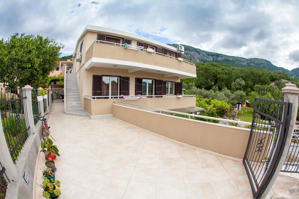 Apartments Vila Masha Petrovac Екстер'єр фото