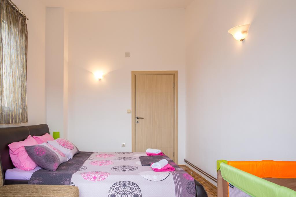 Apartments Vila Masha Petrovac Екстер'єр фото
