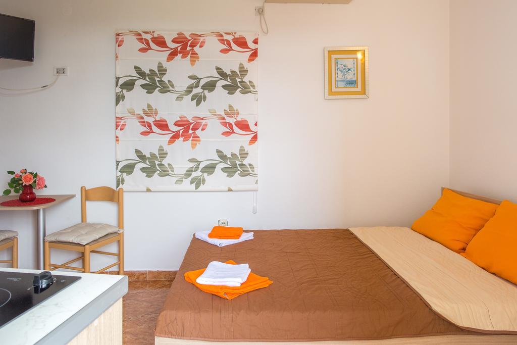 Apartments Vila Masha Petrovac Екстер'єр фото