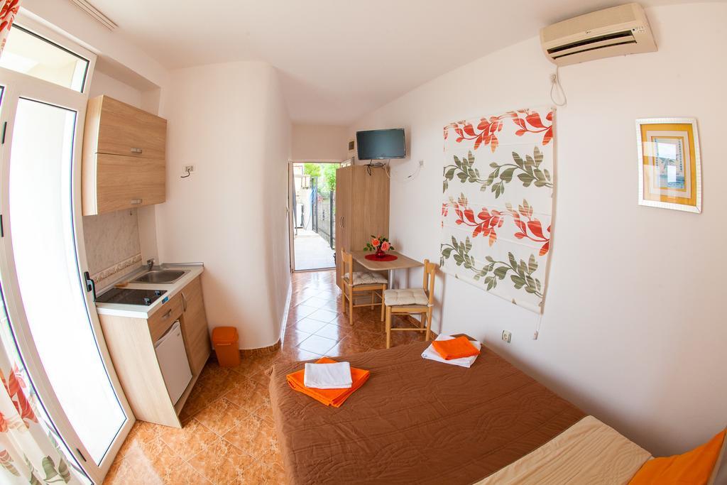 Apartments Vila Masha Petrovac Екстер'єр фото