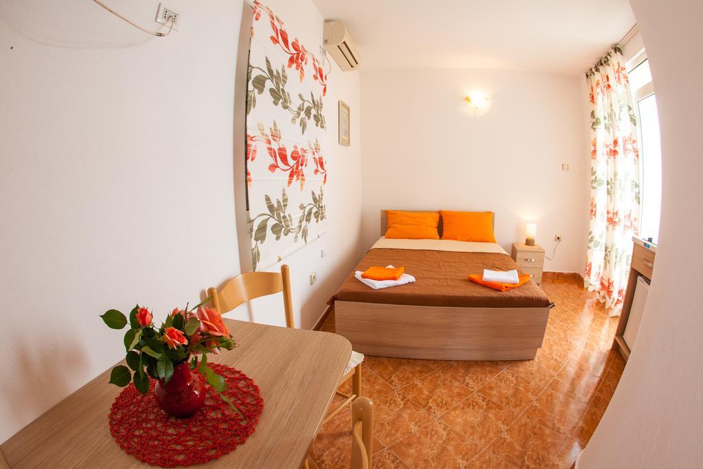 Apartments Vila Masha Petrovac Екстер'єр фото